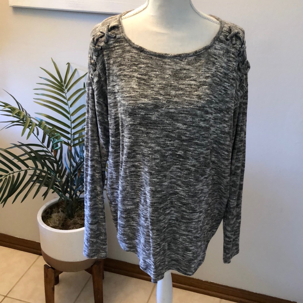 Daisy Fuentes Fit marled gray tunic sweater